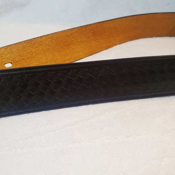 Black Leather Belt with Tooled Crosshatching Print Sz 38 Waist - Picture 2 of 4